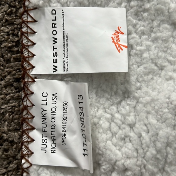 WestWorld Logo 45”x60” Sherpa Lined Faux Leather Look Stadium Throw Blanket - Picture 4 of 6